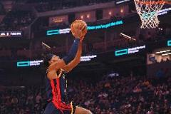 庫里：希爾德和穆迪是側(cè)翼雙威脅，不能給任何空間