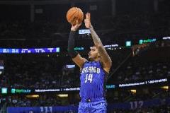 布朗：系列賽不像籃球比賽！加里-哈里斯：季后賽對(duì)抗必將激烈