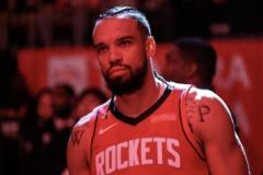 狄龍一次動(dòng)作三次試圖傷庫(kù)里的拇指，結(jié)果自己受傷