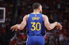 金州傳奇再現(xiàn)！庫(kù)里單打36分7板9助力破包夾，兩記大帽震撼全場(chǎng)！