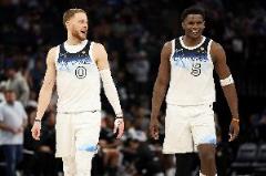 迪文：愛德華茲虛心聽取球隊(duì)每個(gè)人意見，23歲卻展現(xiàn)非凡領(lǐng)袖氣質(zhì)