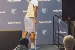 一個(gè)錫安，一個(gè)莫蘭特，這倆每年都傷