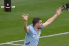 這不是點(diǎn)球嗎？科瓦西奇射門(mén)阿伯特用手擋出！主裁沒(méi)有判罰！