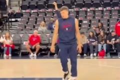 實(shí)拍：大鯊魚奧尼爾在邁阿密停車給小費(fèi)！