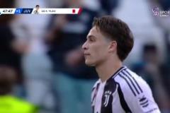 不應(yīng)該！伊爾迪茲肘擊對(duì)手被出示直紅罰下！