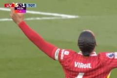 利物浦對陣熱刺比賽結(jié)束，詹俊激動呼喊利物浦奪得聯(lián)賽冠軍！