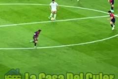 庫巴西這一攔截直接讓貝林厄姆抱頭，隨后巴薩進(jìn)球了