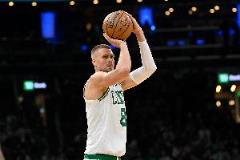 波爾津吉斯半場(chǎng)高效輸出，9中5貢獻(xiàn)13分