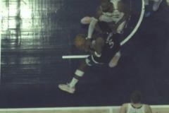 詹姆斯怒斥關(guān)鍵切球被誤判犯規(guī)：球手一體，他們總是這么說