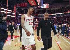 烏度卡：小賈巴里未進首發(fā)我仍對比賽開局表現(xiàn)滿意