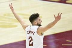 高效輸出！杰羅姆8投5中砍下18分5助攻正負(fù)值+28