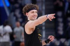 波杰姆斯基18中9狂砍26分5板5助2斷1帽，封為波哥！