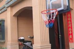 居然有1米79？！賽季結(jié)束的徐杰在老家豪宅大院子里1v1娃