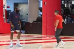 決戰(zhàn)天王山！ 哈登今日訓(xùn)練練習(xí)了大量中距離與拋投~