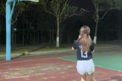 長得好看打球好看，這就是喬治女球迷的配置？