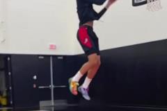 開拓者夏普訓(xùn)練秀彈跳，感覺這爆發(fā)力還在莫蘭特之上