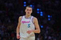 約維奇高效輸出15中8砍下24分5籃板展現(xiàn)統(tǒng)治力