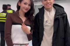 這顏值闊以的哈！美女粉絲和陳盈駿&周琦合影~