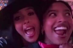 開心的摟在一塊！瓦妮莎和大女兒娜娜一起去看碧昂絲演唱會(huì)~