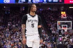 卡斯?fàn)柍蔀轳R刺隊史第四位最佳新秀，前三位分別是大衛(wèi)-羅賓遜、鄧肯和文班亞馬。