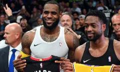 韋德：當(dāng)年和詹姆斯競(jìng)爭得分王，我贏了，他卻成了MVP