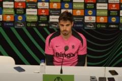 內(nèi)托：在人造草坪上比賽沒問題，我年輕時(shí)甚至在沙地上踢球