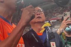 歡迎回家！賽前蒿俊閔指導青島海牛球員熱身