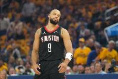 狄龍上半場(chǎng)高效輸出4中3得12分2助攻 三分3中2罰球4中4