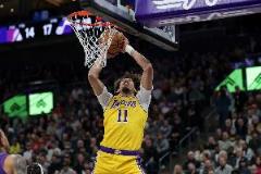 雷迪克：沒有中鋒是無奈選擇，我們得不了分但總差一點(diǎn)