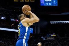 諾克斯13中5砍14分正負(fù)值+14 猜測朱芳雨與他的關(guān)系