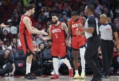 火箭隊(duì)全員發(fā)揮出色，首發(fā)五虎正負(fù)值全在+20以上，阿門(mén)+32居首。