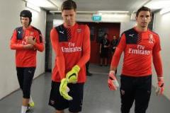 英超官方發(fā)布切赫、什琴斯尼、大馬丁合照：曾是阿森納舊將