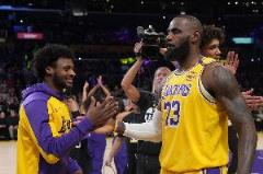 詹姆斯：能與兒子一同打球一年是最令我滿足的經(jīng)歷之一