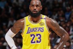 詹姆斯連續(xù)三年首輪出局，21投9中得22分7板6助2斷三分5中1