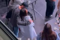 女大三抱金磚！魯本-迪亞斯與女友看比賽親吻脖頸