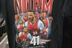 快船主場(chǎng)發(fā)鮑威爾T恤引熱議 球員系列賽場(chǎng)均15.8分