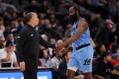 盧談哈登打47分鐘：訓(xùn)練有素展現(xiàn)出色表現(xiàn)