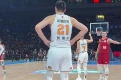 北京球迷對(duì)劉傳興高喊：“還我凡博！”、“曾凡博好樣的！”