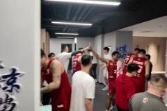 時(shí)隔十年重返CBA總決賽！北京男籃的球員們?nèi)庋劭梢姷拈_心~