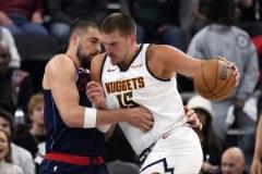 限制4屆MVP得主，約基奇14中5遭逆轉(zhuǎn)，祖巴茨主防逆轉(zhuǎn)比賽