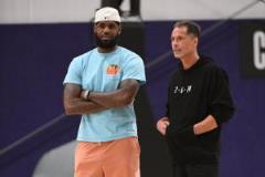 佩林卡：詹姆斯對球隊陣容有高期望 我們將盡力滿足