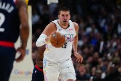 約基奇僅兩次罰球引熱議 阿德?tīng)柭核?jīng)常被犯規(guī)才2罰簡(jiǎn)直瘋了