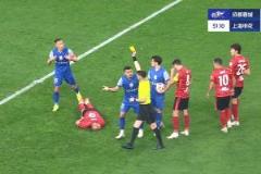 吳曦抬腳遭黃牌，特謝拉與羅慕洛爭執(zhí)再領(lǐng)黃牌