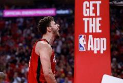 申京系列賽硬核表現(xiàn)：場均20.8分11.5板5.3助2搶斷