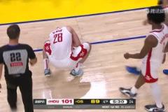 庫里領到個人第5犯，隨后申京臉上結結實實挨了希爾德一巴掌