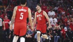 一五組合首節(jié)發(fā)力 申京8分范弗里特三分添彩