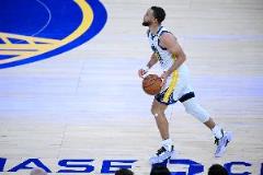 庫(kù)里：火箭表現(xiàn)亮眼，我們依然堅(jiān)持競(jìng)爭(zhēng)