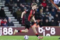 懷森本賽季英超頭球破門3次，成為最常被攻破的后衛(wèi)目標