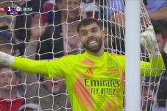 驚險(xiǎn)！拉亞出球厄德高沒拿到被斷，埃瓦尼爾森吊射空門高出！