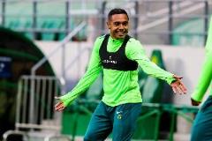 京媒：斯帕踩場訓(xùn)練單獨慢跑，王剛及達(dá)萬身體不適參與合練